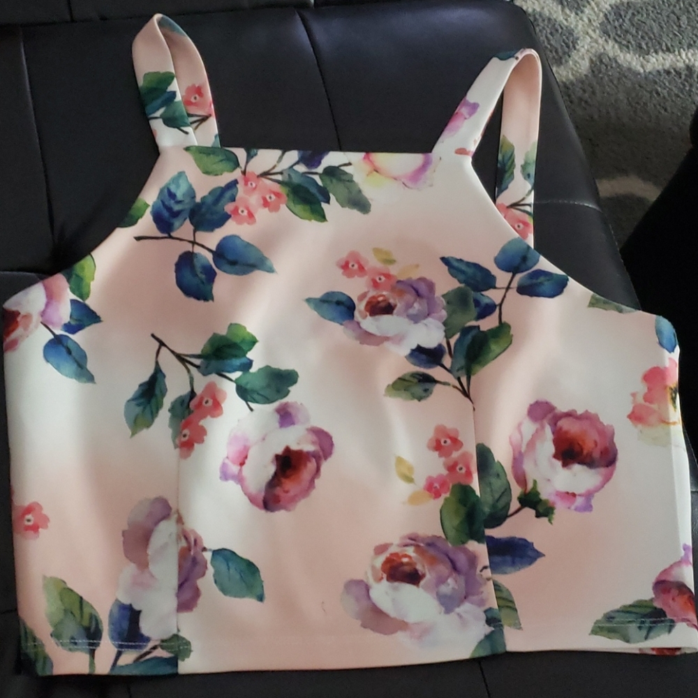 NWOT🌷 Gianni Bini Floral Crop Tank
